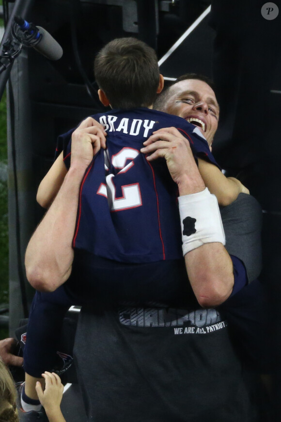 Tom Brady avec son fils Benjamin lors de la finale du Super Bowl au NRG Stadium, Houston TX, le 5 février 2017.
