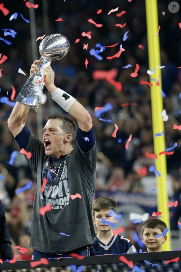 Tom Brady triomphant lors de la finale du Super Bowl au NRG Stadium, Houston TX, le 5 février 2017.