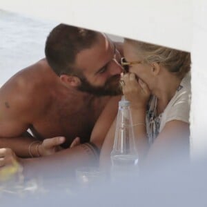 Exclusif - Kylie Minogue et son compagnon Joshua Sasse en vacances sur l'île de Sifnos en Grèce le 23 juin 2016.