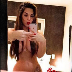 Kim Glow lors du "One Finger Challenge" en 2016.