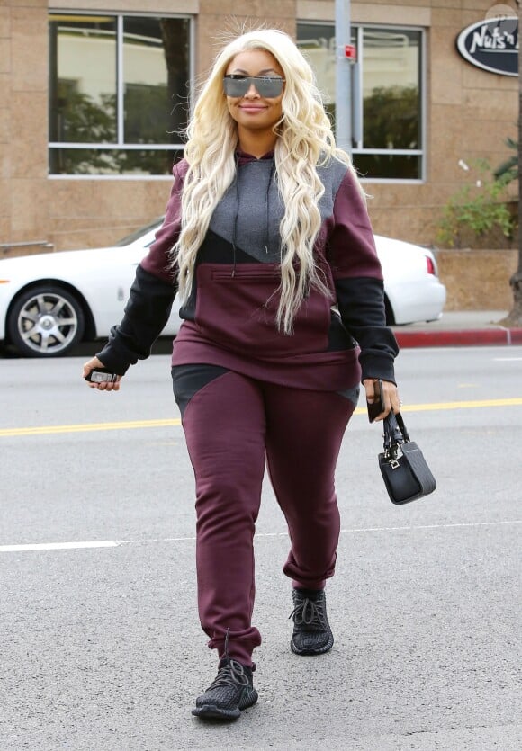 Blac Chyna se promène avec une amie à Los Angeles, le 4 Janvier 2017. Blac Chyna and a friend stop by a law office in Los Angeles. January 4th, 2017.04/01/2017 - Los Angeles