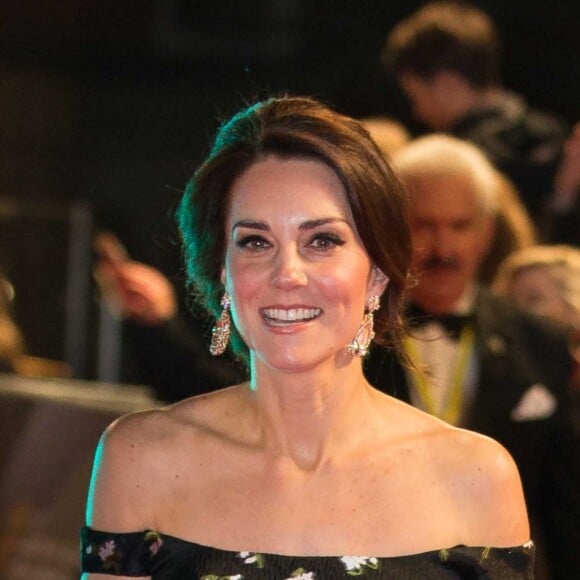 Kate Middleton (robe Alexander McQueen), la duchesse de Cambridge arrive à la cérémonie des British Academy Film Awards (BAFTA) au Royal Albert Hall à Londres, le 12 février 2017.