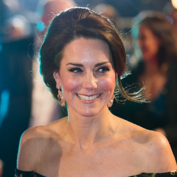 Kate Middleton (robe Alexander McQueen), la duchesse de Cambridge arrive à la cérémonie des British Academy Film Awards (BAFTA) au Royal Albert Hall à Londres, le 12 février 2017.
