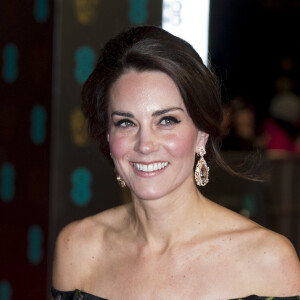 Kate Middleton (robe Alexander McQueen), la duchesse de Cambridge arrive à la cérémonie des British Academy Film Awards (BAFTA) au Royal Albert Hall à Londres, le 12 février 2017.