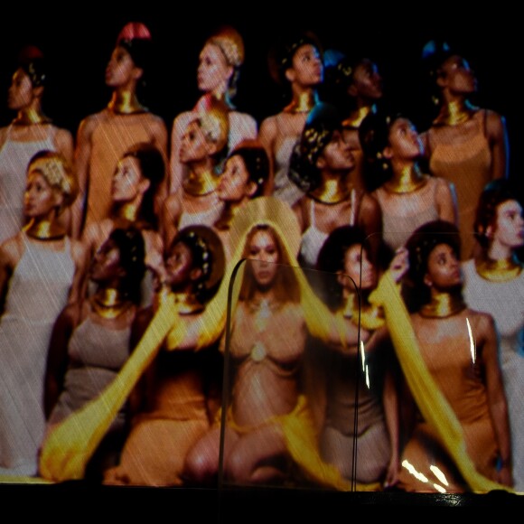 La chanteuse Beyoncé, enceinte, à la 59e édition des Grammy Awards au Staples Center de Los Angeles le 12 février 2017