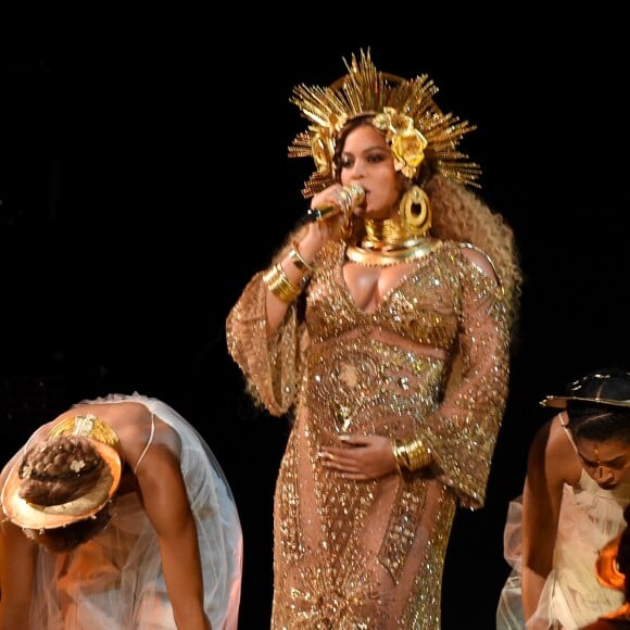 Beyoncé, enceinte, à la 59e édition des Grammy Awards au Staples Center de Los Angeles le 12 février 2017