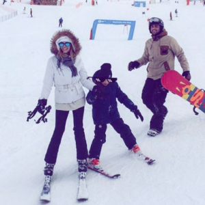 Alexandra Rosenfeld en vacances avec sa fille Ava et son amoureux Etienne au mois de février 2017