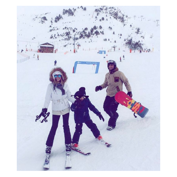 Alexandra Rosenfeld en vacances avec sa fille Ava et son amoureux Etienne au mois de février 2017