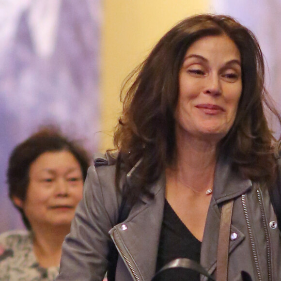 Teri Hatcher arrivant à l'aéroport de Vancouver le 13 février 2017
