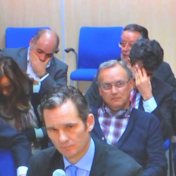 Iñaki Urdangarin et, au fond à gauche, sa femme l'infante Cristina d'Espagne, en mars 2016 lors du procès de l'affaire Noos au tribunal de Palma de Majorque.