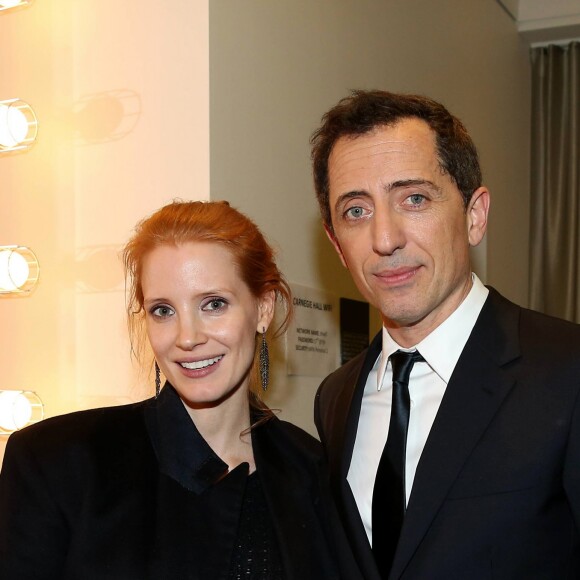 Exclusif - Gad Elmaleh et Jessica Chastain dans la loge après le spectacle de Gad Elmaleh "Oh My Gad" au "Carnegie Hall" à New York City, New York, Etats-Unis, le 11 février 2017. © Domique Jacovides/Bestimage
