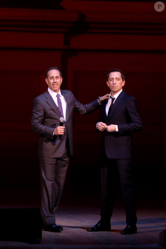 Exclusif - Jerry Seinfeld fait une apparition surprise sur la mythique scène du "Carnegie Hall" lors de la représentation du spectacle de Gad Elmaleh, intitulé "Oh My Gad", entièrement joué en anglais. New York, le 11 février 2017. © Dominique Jacovides/Bestimage