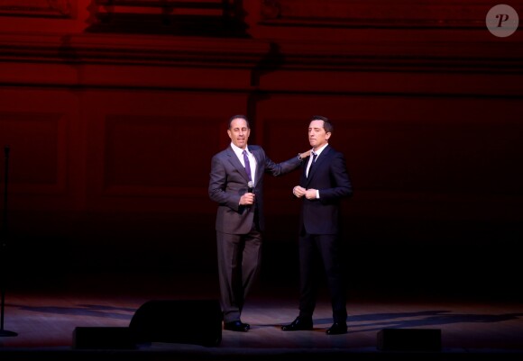 Exclusif - Jerry Seinfeld fait une apparition surprise sur la mythique scène du "Carnegie Hall" lors de la représentation du spectacle de Gad Elmaleh, intitulé "Oh My Gad", entièrement joué en anglais. New York, le 11 février 2017. © Dominique Jacovides/Bestimage
