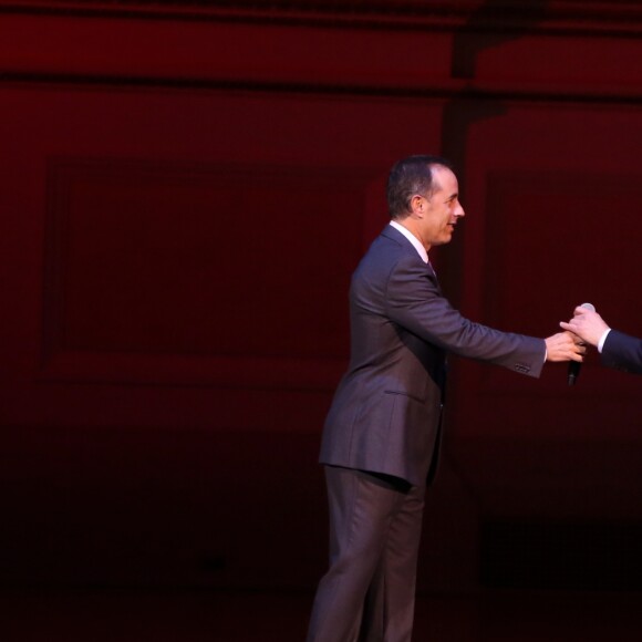 Exclusif - Jerry Seinfeld fait une apparition surprise sur la mythique scène du "Carnegie Hall" lors de la représentation du spectacle de Gad Elmaleh, intitulé "Oh My Gad", entièrement joué en anglais. New York, le 11 février 2017. © Dominique Jacovides/Bestimage