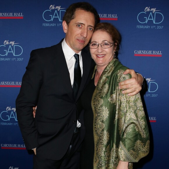 Exclusif - Gad Elmaleh avec sa coach d'anglais lors du photocall du spectacle de Gad Elmaleh "Oh My Gad" au "Carnegie Hall" à New York, le 11 février 2017. © Dominique Jacovides/Bestimage