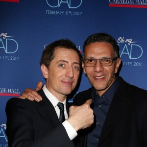 Exclusif - Gad Elmaleh avec Roschdy Zem lors du photocall du spectacle de Gad Elmaleh "Oh My Gad" au "Carnegie Hall" à New York, le 11 février 2017. © Dominique Jacovides/Bestimage