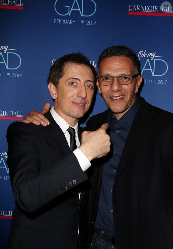 Exclusif - Gad Elmaleh avec Roschdy Zem lors du photocall du spectacle de Gad Elmaleh "Oh My Gad" au "Carnegie Hall" à New York, le 11 février 2017. © Dominique Jacovides/Bestimage