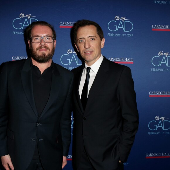 Exclusif - Gad Elmaleh avec son agent Laurent Grégoire lors du photocall du spectacle de Gad Elmaleh "Oh My Gad" au "Carnegie Hall" à New York, le 11 février 2017. © Dominique Jacovides/Bestimage