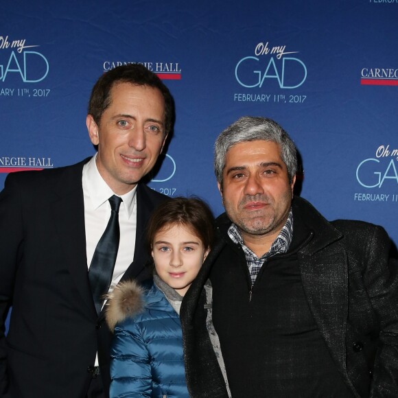 Exclusif - Gad Elmaleh avec Isaac Sharry et sa fille lors du photocall du spectacle de Gad Elmaleh "Oh My Gad" au "Carnegie Hall" à New York, le 11 février 2017. © Dominique Jacovides/Bestimage