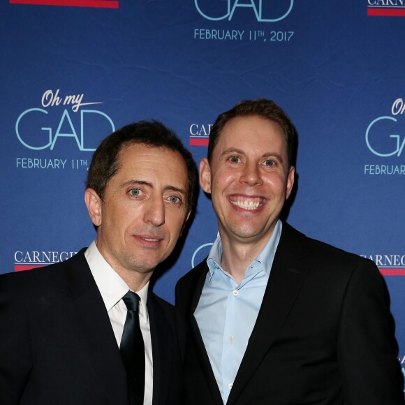 Exclusif - Gad Elmaleh et Ryan Hamilton lors du photocall du spectacle de Gad Elmaleh "Oh My Gad" au "Carnegie Hall" à New York, le 11 février 2017. © Dominique Jacovides/Bestimage