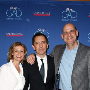 Exclusif - Gad Elmaleh avec Alexandra Lamy et Harlan Coben lors du photocall du spectacle de Gad Elmaleh "Oh My Gad" au "Carnegie Hall" à New York, le 11 février 2017. © Dominique Jacovides/Bestimage