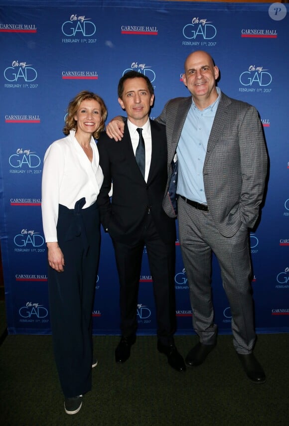 Exclusif - Gad Elmaleh avec Alexandra Lamy et Harlan Coben lors du photocall du spectacle de Gad Elmaleh "Oh My Gad" au "Carnegie Hall" à New York, le 11 février 2017. © Dominique Jacovides/Bestimage
