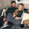 Paulina Gretzky et Dustin Johnson, parents d'un petit Tatum né en janvier 2015, ont annoncé en février 2017 attendre leur deuxième enfant. Photo Instagram février 2017, présentant leur chien Perla.