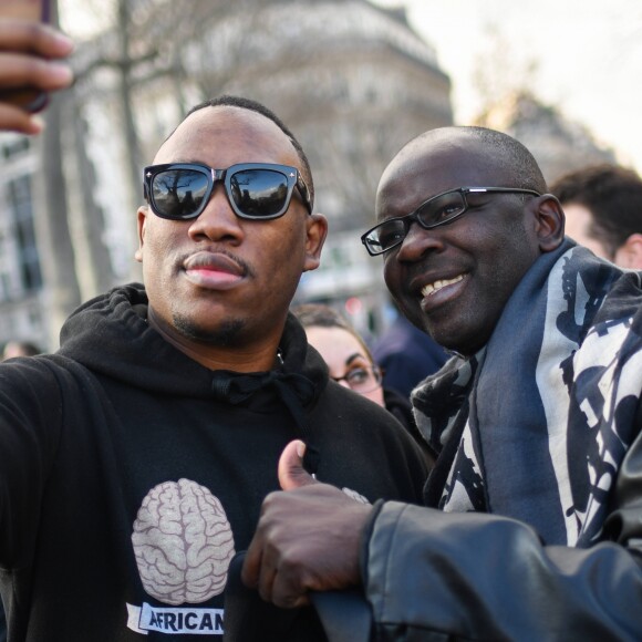 Mokobé et Lilian Thuram - Manifestation en marge de l'affaire Théo : 2 300 personnes ont manifesté à Paris pour dénoncer "les violences policières" place de la république le 18 février 2017. © Lionel Urman / Bestimage