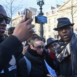 Mokobé et Lilian Thuram - Manifestation en marge de l'affaire Théo : 2 300 personnes ont manifesté à Paris pour dénoncer "les violences policières" place de la république le 18 février 2017. © Lionel Urman / Bestimage