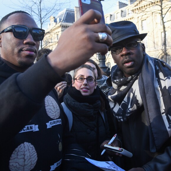 Mokobé et Lilian Thuram - Manifestation en marge de l'affaire Théo : 2 300 personnes ont manifesté à Paris pour dénoncer "les violences policières" place de la république le 18 février 2017. © Lionel Urman / Bestimage