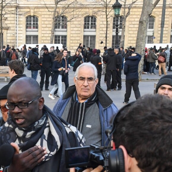 Lilian Thuram - Manifestation en marge de l'affaire Théo : 2 300 personnes ont manifesté à Paris pour dénoncer "les violences policières" place de la république le 18 février 2017. © Lionel Urman / Bestimage