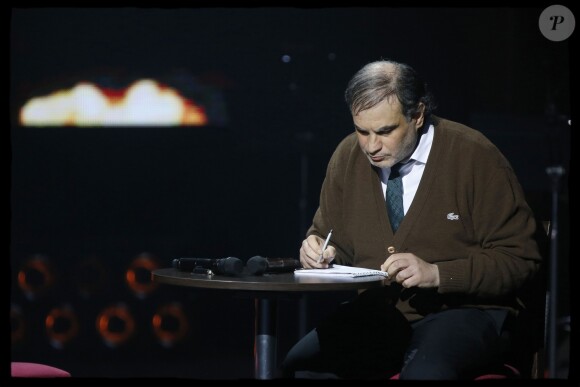 Raphaël Mezrahi alias Hugues Delatte lors de la 4ème édition de "La Nuit de la Déprime" proposé par l'humoriste R. Mezrahi aux Folies Bergère à Paris, France, le 20 février 2017. Une soirée au ton décalé. © Alain Guizard/Bestimage