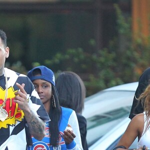 Exclusif - Chris Brown, Karrueche Tran, Wale - Chris Brown, sa compagne et leurs amis quittent l'hôtel SLS à Beverly Hills. Le 20 juin 2014.