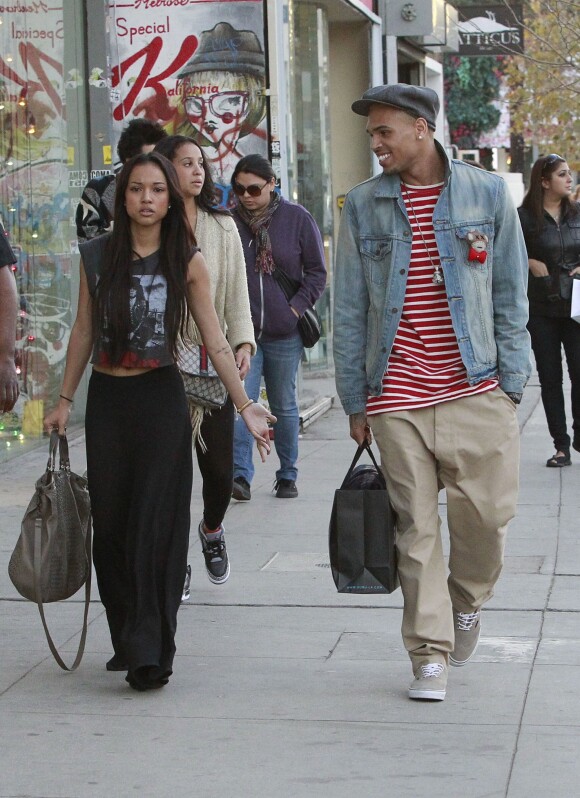 Chris Brown et sa petite-amie Karrueche Tran dans les rues de Los Angeles, le 4 décembre 2011.