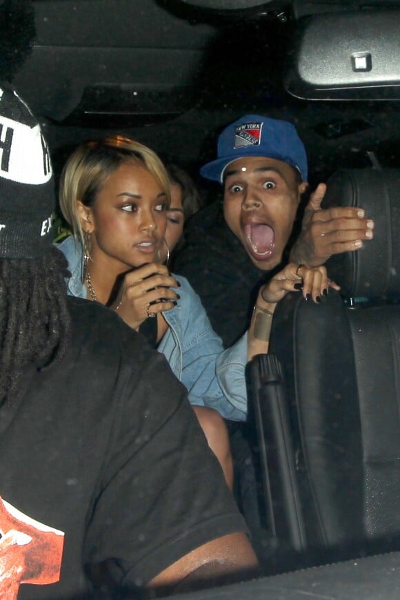 Chris Brown et sa petite amie Karrueche Tran en voiture à Los Angeles, le 4 mai 2012.