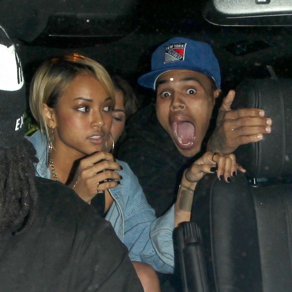 Chris Brown et sa petite amie Karrueche Tran en voiture à Los Angeles, le 4 mai 2012.