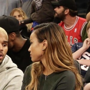 Chris Brown et sa petite amie Karrueche Tran assistent à un match de basket, New York le 20 août 2014.