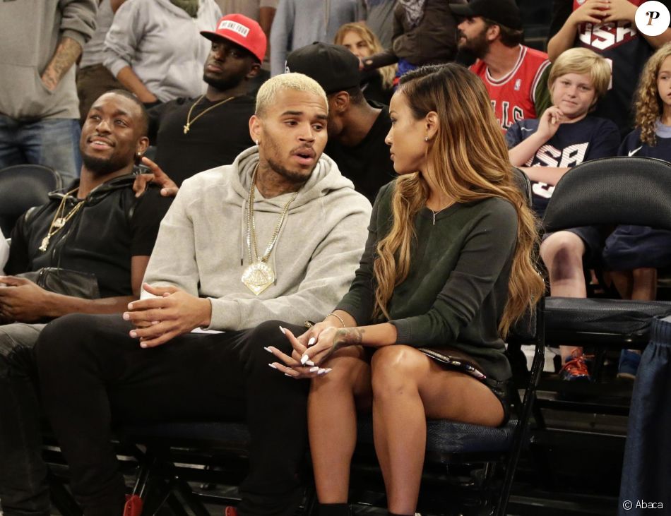 Chris Brown et sa petite amie Karrueche Tran assistent à un match de basket, New York le 20 août Chris Brown et sa petite amie Karrueche Tran assistent à un match de basket, New York le 20 août