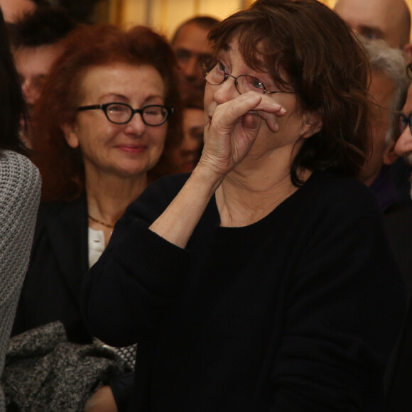 Jane Birkin très émue - Philippe Lerichomme (Parolier de Serge Gainsbourg) et Mathias Malzieu (Dionysos) reçoivent la médaille de Chevalier de l'ordre des arts et des lettres par Audrey Azoulay, la ministre de la Culture à Paris le 21 février 2017. © Denis Guignebourg/Bestimage