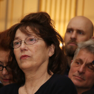 Jane Birkin - Philippe Lerichomme (Parolier de Serge Gainsbourg) et Mathias Malzieu (Dionysos) reçoivent la médaille de Chevalier de l'ordre des arts et des lettres par Audrey Azoulay, la ministre de la Culture à Paris le 21 février 2017. © Denis Guignebourg/Bestimage