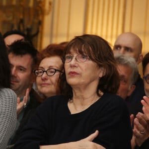 Jane Birkin - Philippe Lerichomme (Parolier de Serge Gainsbourg) et Mathias Malzieu (Dionysos) reçoivent la médaille de Chevalier de l'ordre des arts et des lettres par Audrey Azoulay, la ministre de la Culture à Paris le 21 février 2017. © Denis Guignebourg/Bestimage