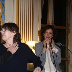 Philippe Lerichomme (Parolier de Serge Gainsbourg), Jane Birkin, Audrey Azoulay - Philippe Lerichomme (Parolier de Serge Gainsbourg) et Mathias Malzieu (Dionysos) reçoivent la médaille de Chevalier de l'ordre des arts et des lettres par Audrey Azoulay, la ministre de la Culture à Paris le 21 février 2017. © Denis Guignebourg/Bestimage