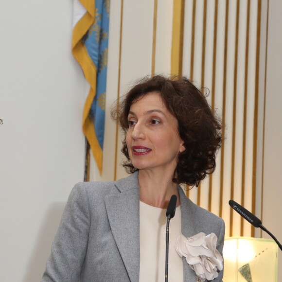 Philippe Lerichomme (Parolier de Serge Gainsbourg), Audrey Azoulay - Philippe Lerichomme (Parolier de Serge Gainsbourg) et Mathias Malzieu (Dionysos) reçoivent la médaille de Chevalier de l'ordre des arts et des lettres par Audrey Azoulay, la ministre de la Culture à Paris le 21 février 2017. © Denis Guignebourg/Bestimage