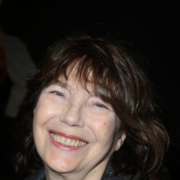 Jane Birkin - Philippe Lerichomme (Parolier de Serge Gainsbourg) et Mathias Malzieu (Dionysos) reçoivent la médaille de Chevalier de l'ordre des arts et des lettres par Audrey Azoulay, la ministre de la Culture à Paris le 21 février 2017. © Denis Guignebourg/Bestimage
