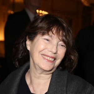 Jane Birkin - Philippe Lerichomme (Parolier de Serge Gainsbourg) et Mathias Malzieu (Dionysos) reçoivent la médaille de Chevalier de l'ordre des arts et des lettres par Audrey Azoulay, la ministre de la Culture à Paris le 21 février 2017. © Denis Guignebourg/Bestimage