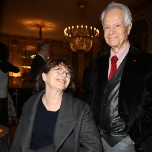 Jane Birkin et Gérard Davoust - Philippe Lerichomme (Parolier de Serge Gainsbourg) et Mathias Malzieu (Dionysos) reçoivent la médaille de Chevalier de l'ordre des arts et des lettres par Audrey Azoulay, la ministre de la Culture à Paris le 21 février 2017. © Denis Guignebourg/Bestimage