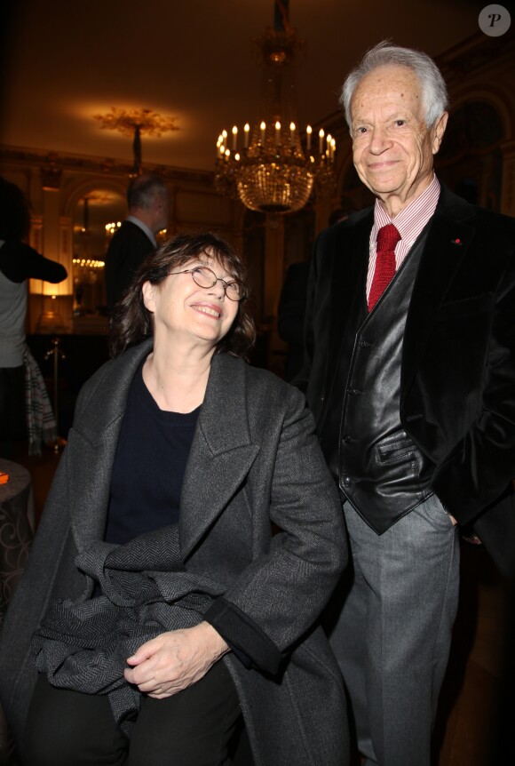 Jane Birkin et Gérard Davoust - Philippe Lerichomme (Parolier de Serge Gainsbourg) et Mathias Malzieu (Dionysos) reçoivent la médaille de Chevalier de l'ordre des arts et des lettres par Audrey Azoulay, la ministre de la Culture à Paris le 21 février 2017. © Denis Guignebourg/Bestimage