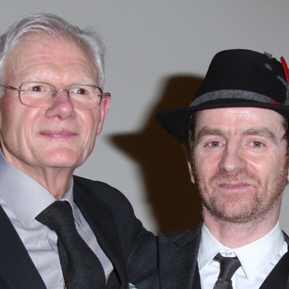 Philippe Lerichomme et Mathias Malzieu (Dionysos) - Philippe Lerichomme (Parolier de Serge Gainsbourg) et Mathias Malzieu (Dionysos) reçoivent la médaille de Chevalier de l'ordre des arts et des lettres par Audrey Azoulay, la ministre de la Culture à Paris le 21 février 2017. © Denis Guignebourg/Bestimage