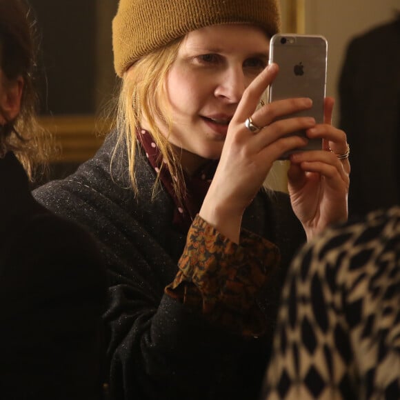 Clémence Poesy - Philippe Lerichomme (Parolier de Serge Gainsbourg) et Mathias Malzieu (Dionysos) reçoivent la médaille de Chevalier de l'ordre des arts et des lettres par Audrey Azoulay, la ministre de la Culture à Paris le 21 février 2017. © Denis Guignebourg/Bestimage