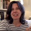 Helen Bailey, auteure des romans Electra Brown, parlant de son livre When Bad Things Happen In Good Bikinis en octobre 2015, avec son chien Boris. Portée disparue en avril 2016, son corps a été retrouvé en juillet et son compagnon inculpé du meurtre.